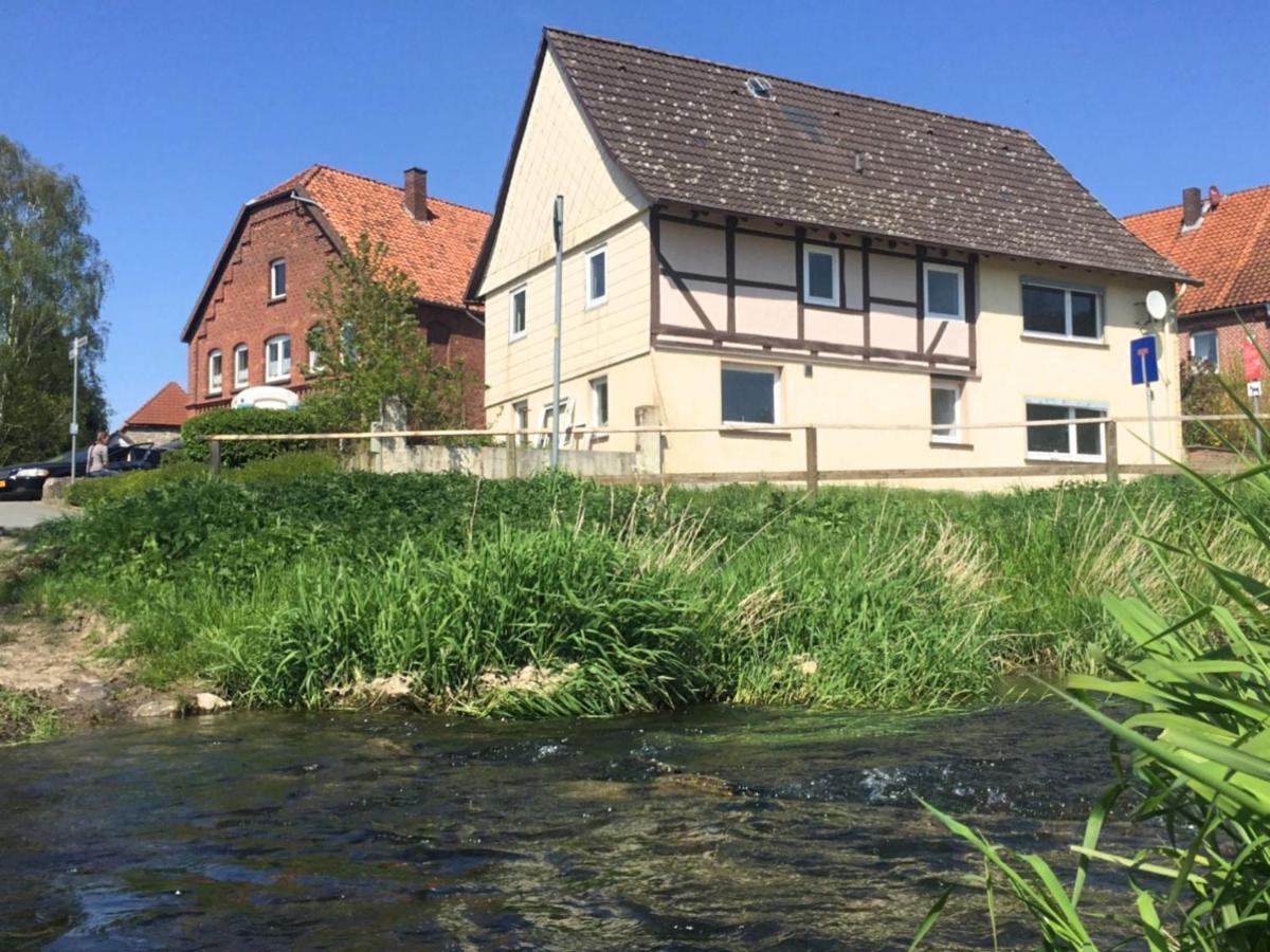 Modern Holiday Home Near River In Amelgatzen Emmerthal Rum bild