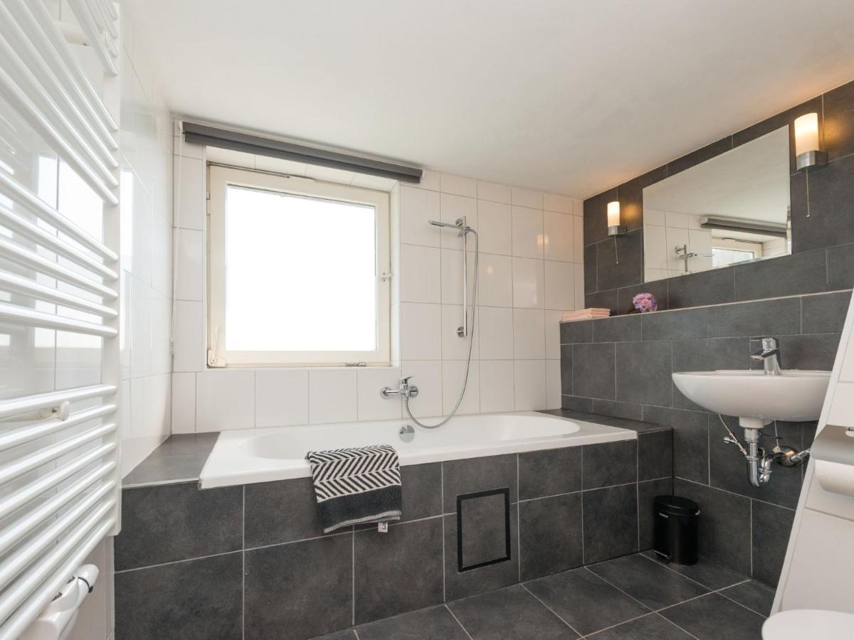 Modern Holiday Home Near River In Amelgatzen Emmerthal Rum bild